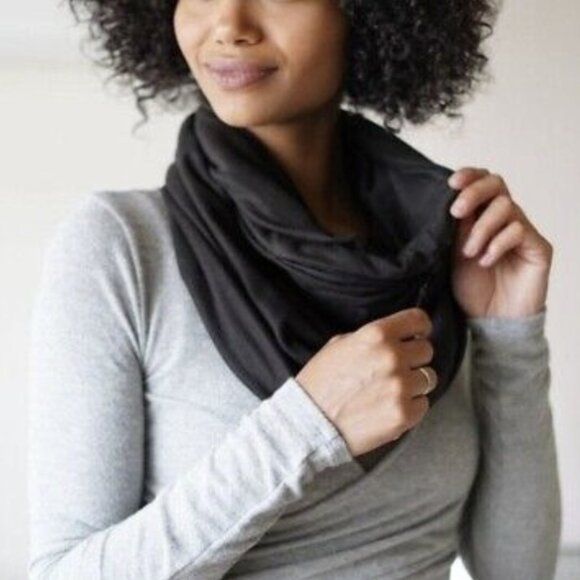 NWT Beyond Yoga Zipper Pocket Infinity Scarf Black Loop Circle - Picture 1 of 8